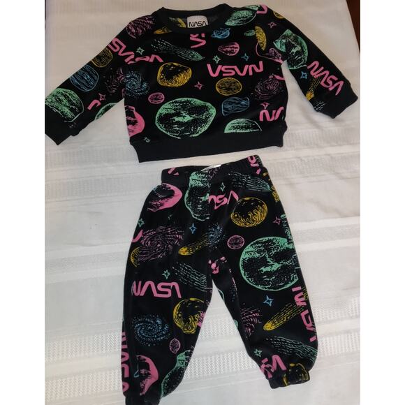 NASA Baby 2 pc Outfit Velour 12 Months Colorful Astronauts Space Rockets - Picture 1 of 7